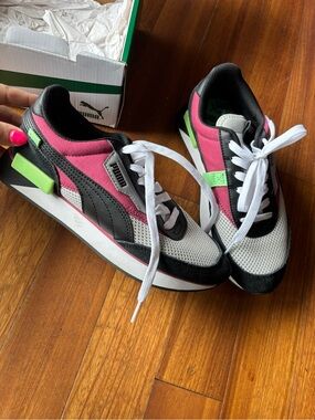 Puma Retro Runner Sneakers in Pink, Black & White